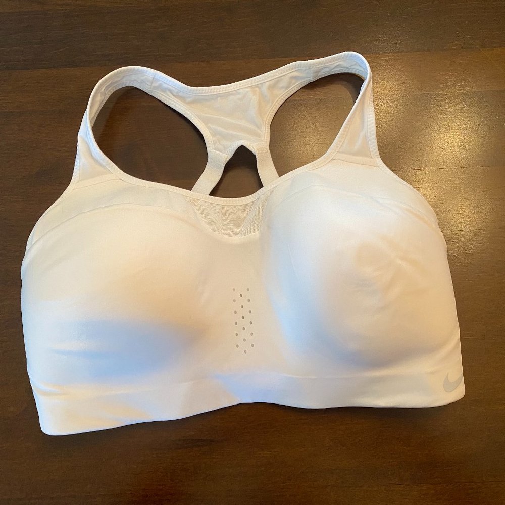Nike Classic Swoosh Modern Women's Medium Support Sports Bra